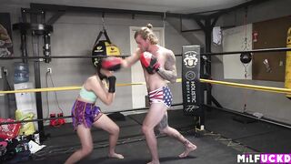 Boxing chick pins down hawt sparring partner