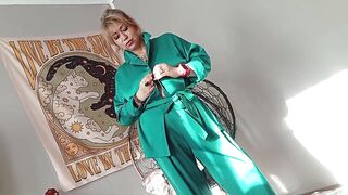 Kewl mature slut Aimee. The return of the Goddess with a valuable-looking twat... ))