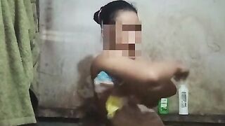 I want to take a shower while screwing you