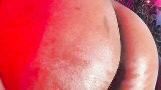 Booty bouncing and squirting all over myself