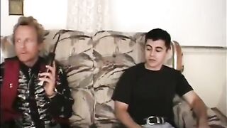 Slutty vixen is sucking rod when getting screwed at the same time