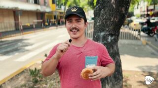 A beggar from Bucaramanga is picked up off the street by a gay chap, who takes him to a motel underneath the pretext of helping him, in reality this chab fucks him