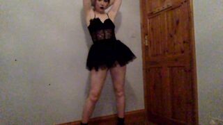 Hawt rock beauty striptease + plays with herself ...xoxoKrystal