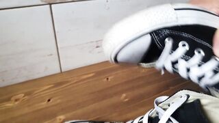 Cumming on her small hawt Converse
