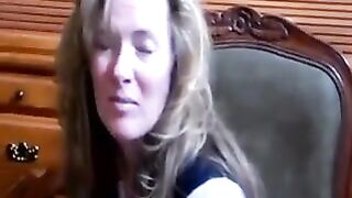 Hawt Housewife Giving an Fantastic Handjob