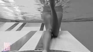 UNDERWATER SWEETHEART WITH BIG ASS STRIPS AND SWIM IN NATURE'S GARB ON A CLUB SWIMMING POOL