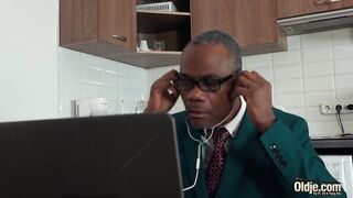 Black Oldje grandpa screws petite teen vagina and cums on her