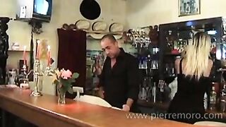 An amateur french floozy gets ass fingered and blows a dick