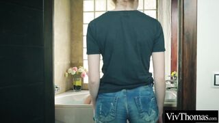 Hot Kalisy gets supplementary soaked in the washroom with lesbian lover