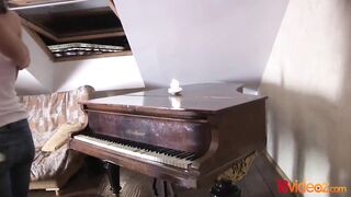 18 Videoz - Alice Marshall - Fucking to classical music