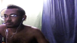 Hombre desnudo, atractivo y fleshly haciendo show webcam live