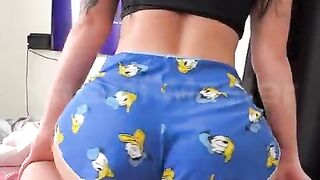 This playgirl started twerking and immediately wanted to bounce on that thick shlong.
