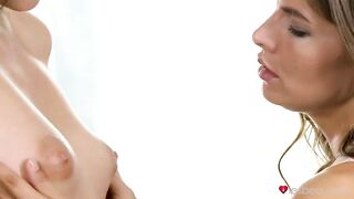Mature lesbian gives G spot orgasm - Lesbea