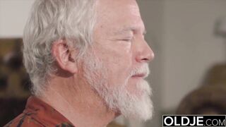 Teen mouth screwed hardcore takes knob deepthroat and gags