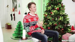 Fresh stepma's taut box below the christmas tree 2! :o