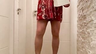 Nicolette in her new sandals and fresh handbag – I guess this honey looks hot
