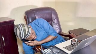 LEKKI BANGERS: HER TEACHER COLLECT HER PHONE 'COZ SHE WAS PLAYING WITH IT AND SHE SCREW HER TEACHER BEFORE SHE CAN COLLECT THE PHONE