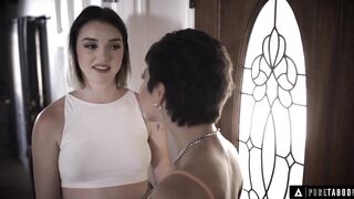 Teen Fucks Mom's Friend So She Doesn't Reveal She's A Lesbian