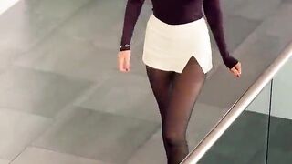 IG @sophielaurenxxo and her sexy legs