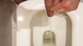 I pee in the biffy and then wank my knob.