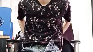 FagTeetajet Thai homo boy Masturbation at work