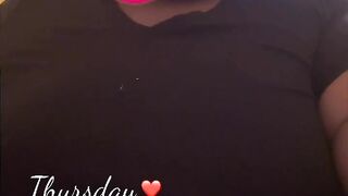 Ebony boob play ????