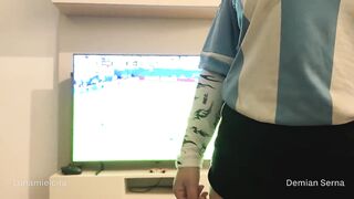 In the middle of Argentina's game: she asks me to take her and throw all the milk in her face