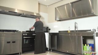 Chunky grand-dad fucks skinny teens cums in their mouths