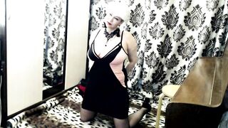 Naughty MILF floozy gives oral sex in handcuffs during the time that kneeling! Real total orgasm control!