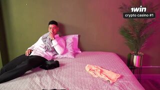 Stepfather masturbates thinking he's alone at home, and his stepdaughter sees him and ends up tasting his knob