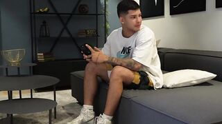 I take advantage of my husband not being home to give his friend a mega oral job sex - Ambar Prada