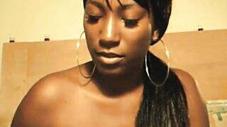 Pussy toying ebony teen pleasures herself