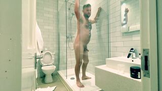Hawt Shower Screw