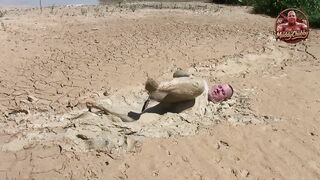 Mudbath in creamy, light mud - like vanilla pudding (short version)