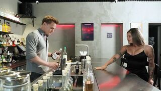 No Cash? Cutie's Wild Strategy to Get Free Drinks from the Bartender