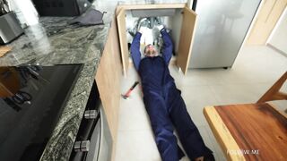 Hopeless Concupiscent Beauty Seduces Plumber with Her Shiny Oiled Body