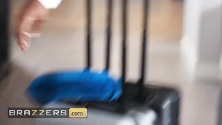 BRAZZERS - Rayne Carter Turns Her Workout Into A Risky Bang With Will Pounder Right Beneath Her Husband’s Nose