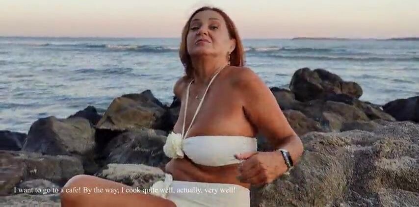 The perfect setup! Flirting with friend's mommy at sunset by the sea and astounding sex during the day!