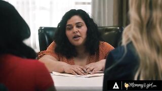 MAMMAS GAL - Nasty Summer Col Secretly Rubs Stepmom Serene Siren Beneath Her Teachers Nose