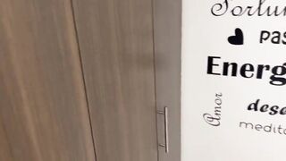 Empty room travel ended with a Sloppy Blow job sex and Hard Screw