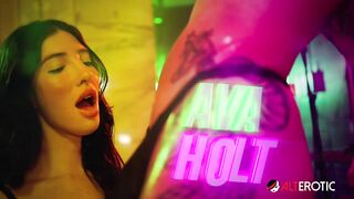 The carnal performance of Ava Holt and Viviana Rose