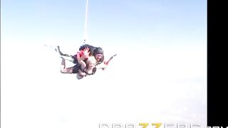 Brazzers - Kagney Linn Karter & Krissy Lynn - two Pussies and One Parachute