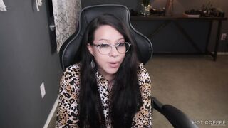 Fake Teacher "forgets" to Log off Online School and Screws her Husband in Front of Class