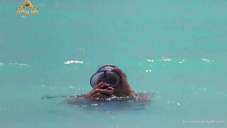 Pretty bo derek showing off her shaggy cunt at the beach