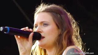 Tove lo shows off her great bazookas to the crowd