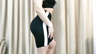 Hawt Fitness Model try Sports Leggings / Big Ass