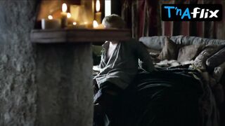 Esme Bianco Titties, Bush Scene in Game Of Thrones