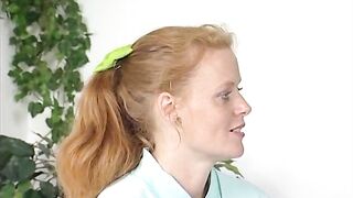 Rothaarige MILF beim Pornocasting