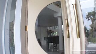 Rachel Starr trys first time a sexy Lesbian