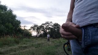 Guy flashes in public and jerks off ramrod near unknown girl. OMG!